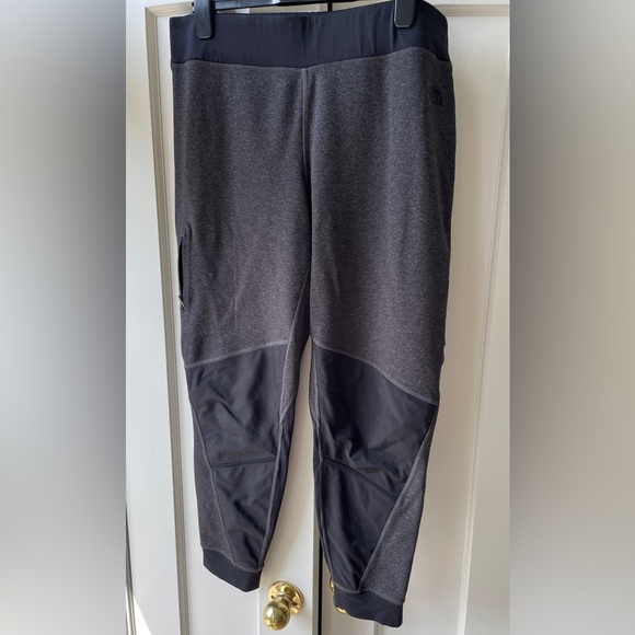 The North Face Women's Black and Gray Joggers - Picture 4 of 9